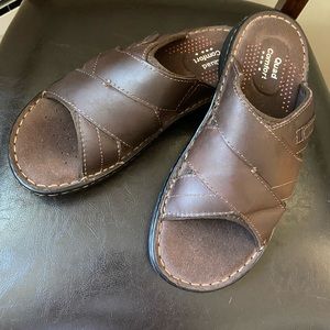 Men’s Denver Hayes slip on leather sandals (quad comfort) Size 8
